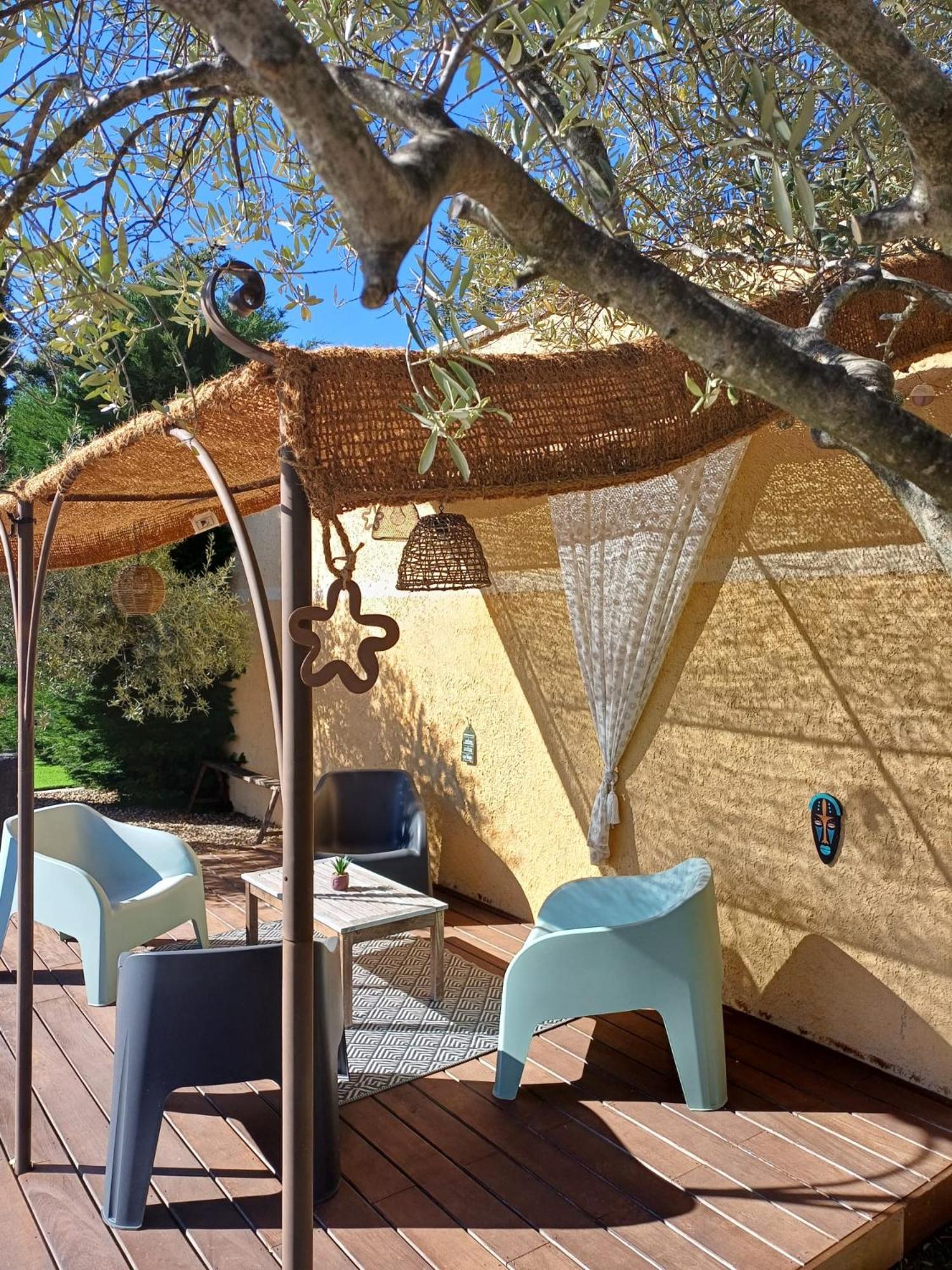 Family First Villa Gargas  Exterior photo